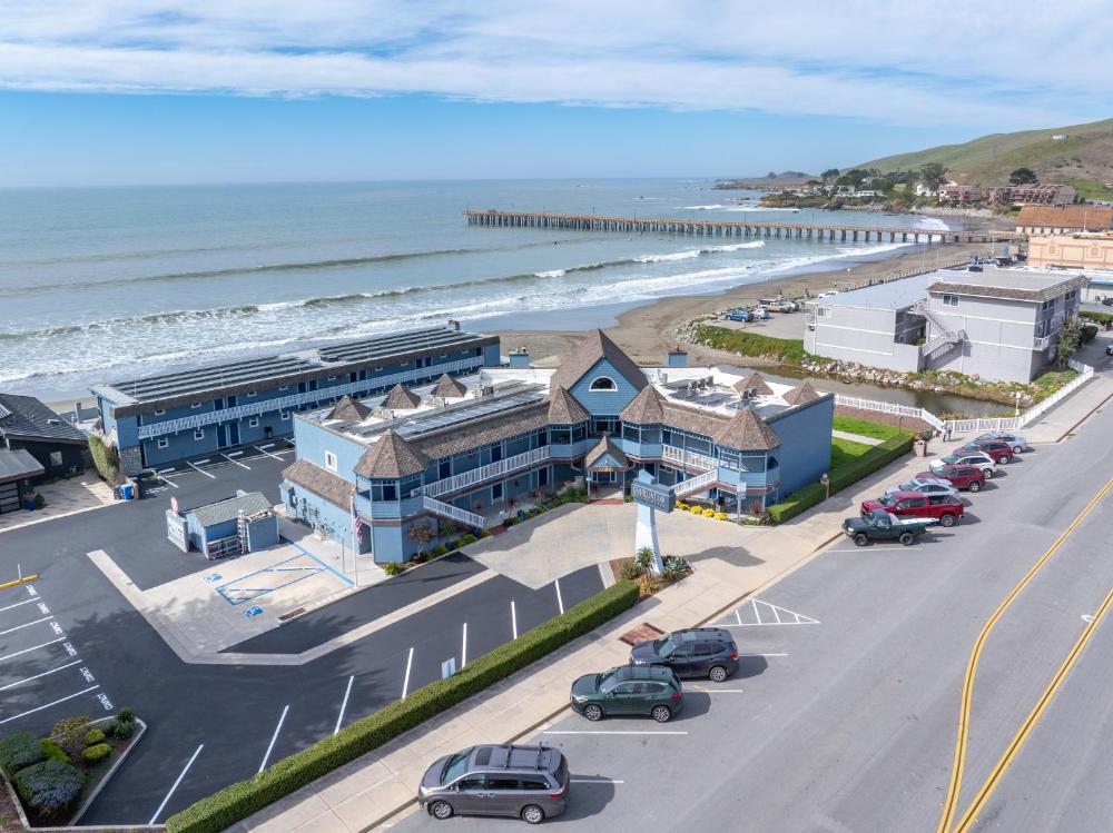 Shoreline Inn...on the beach